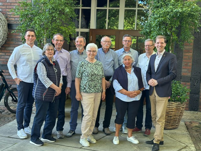 CDU-Gemeindeverbandsvors. Maximilian Sandhowe, Maria Krampe, Vors. Richard Groerichter, Heinz Reher, stellv. Vors. Angelika Hgemann, Gerh. Vester, Hildegard Kuhlmann, Heinz Ringelkamp, Reiner Schliephacke und Landrat Dr. Christian Schulze Pellengahr